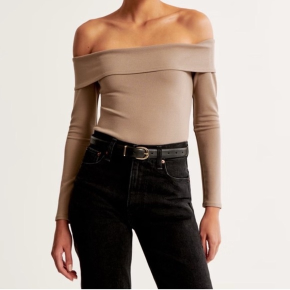 ABERCROMBIE & FITCH Long Sleeve Off The Shoulder Top - Picture 2 of 7